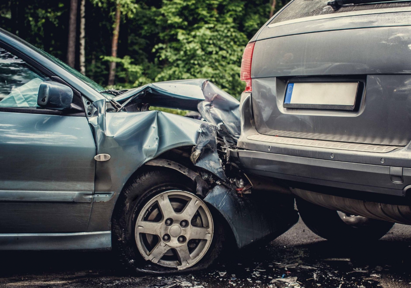 Wypadek elektrycznego Hyundaia na drodze między Żarami a Marszowem